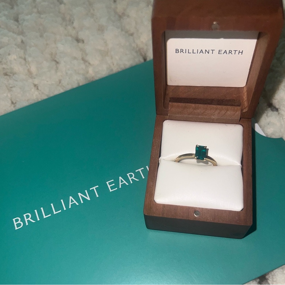 Brilliant Earth 18k gold Lab Emerald Ring 7.5
